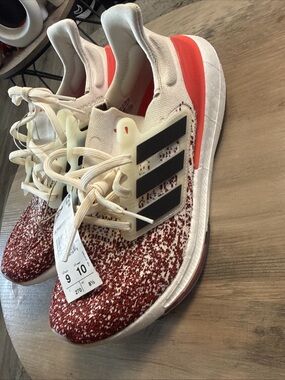 Adidas Ultraboost Light Men’s 9 Sneakers Brand New